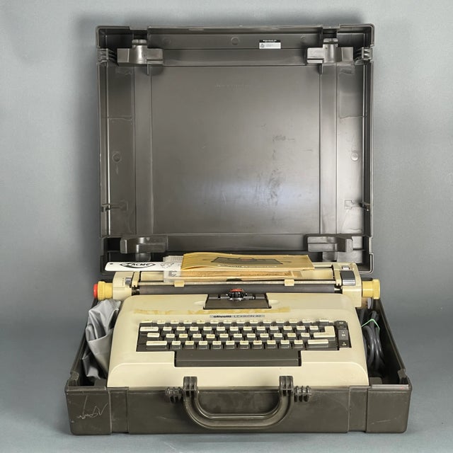 Plastic Vintage 1970s Olivetti Lexikon 82 Electric Typewriter For Sale - Image 7 of 12