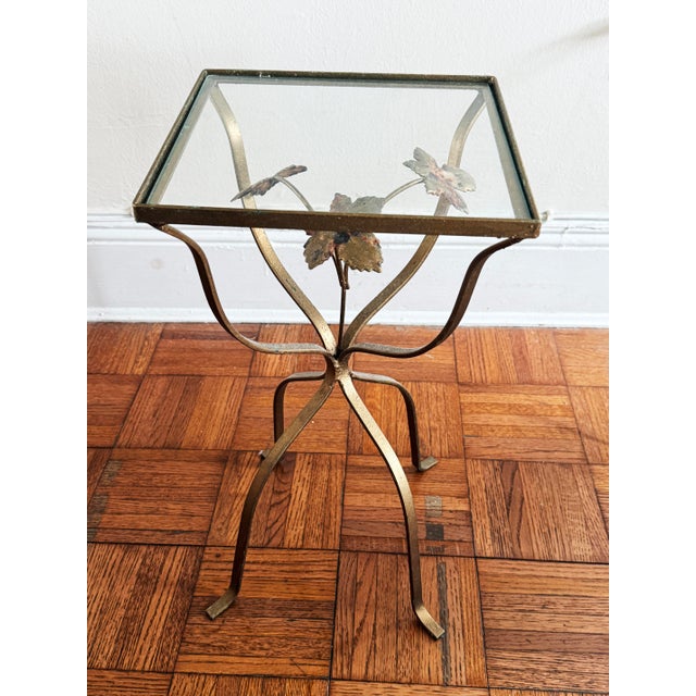 Hollywood Regency 1970s Hollywood Regency Gilt Metal Ivy Leaf Plant Stand Side Table For Sale - Image 3 of 12