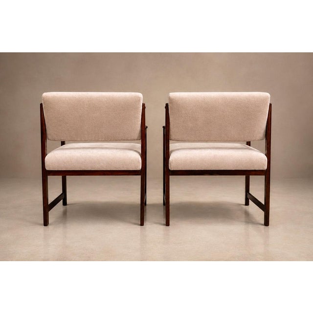 Cream Pair of Brazilian Mid-Century Modern Rosewood Armchairs by Jorge Jabour Mauad for Cantù Móveis, Cream Mohair, Brazil, 1960s For Sale - Image 8 of 18
