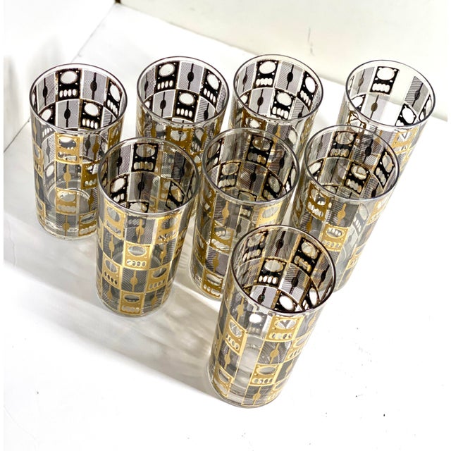 Metal 1960s Culver 22k Gold Highball Glasses W/ Caddy – Set of 8 – MCM Barware, Black & Gold Geometric For Sale - Image 7 of 12