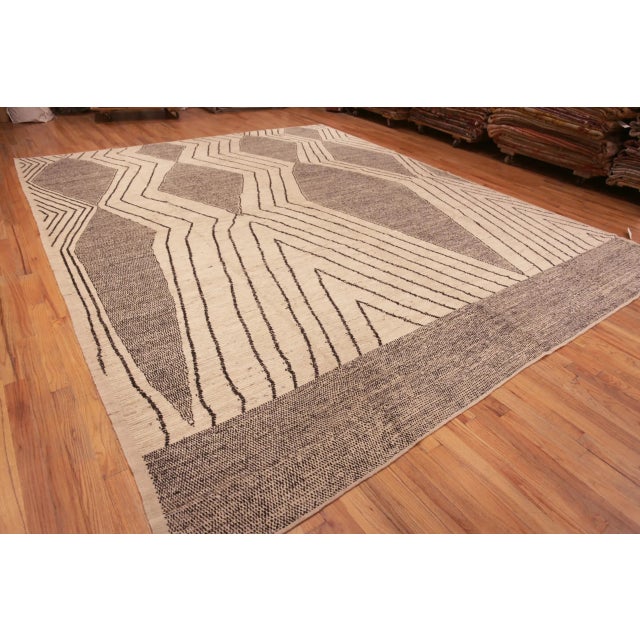 Large Modern Rug For Sale In New York - Image 6 of 8
