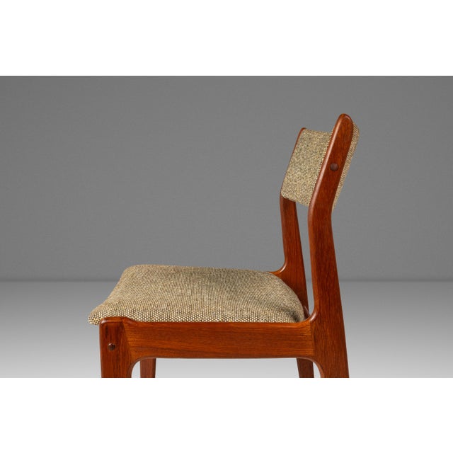 Danish Mid-Century Modern Dining / Desk Chair in Solid Teak & Original Oatmeal Fabric Attributed to Scandinavia Woodworks Co., C. 1970's For Sale - Image 9 of 18