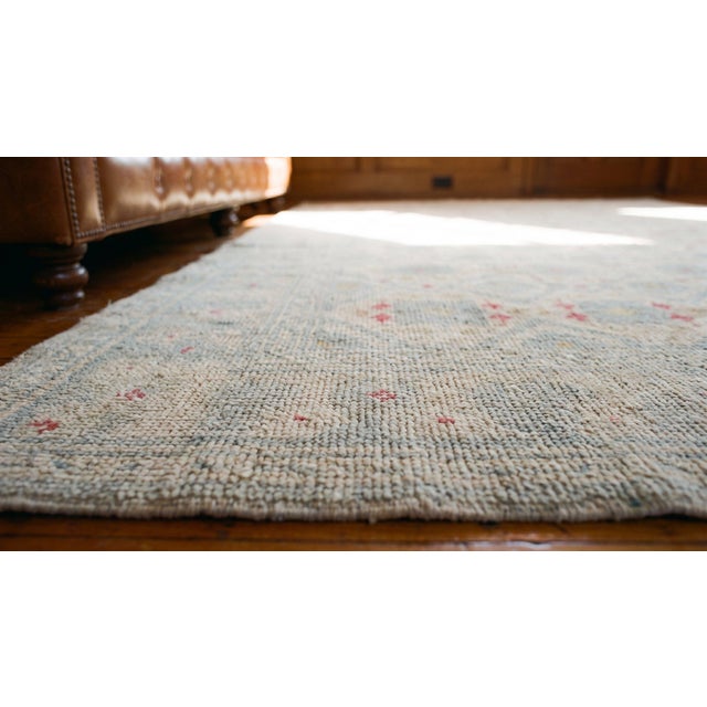 Early 20th Century 1920s Ivory Diamond Antique Indian Agra Rug 7'x 4' 6" Knotted Cotton Carpet For Sale - Image 5 of 7