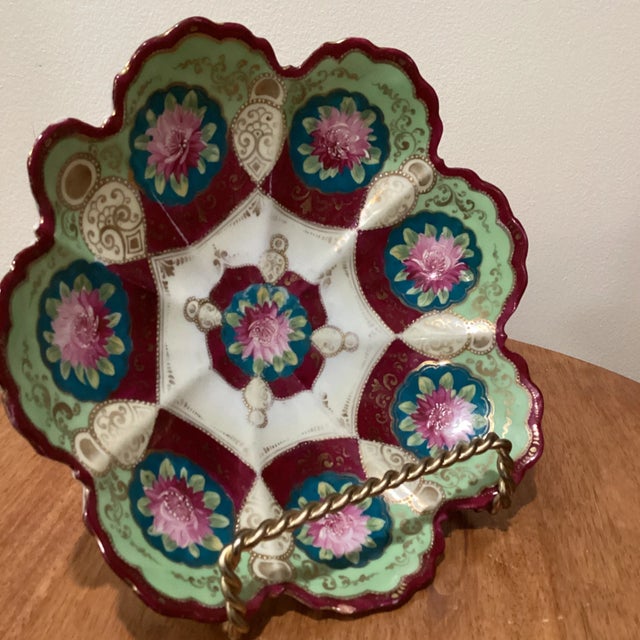 Japanese Early 20th Century Antique Japanese Porcelain Gold Encrusted Scalloped Bowl For Sale - Image 3 of 13