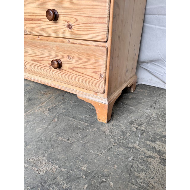 Mid 19th Century 19th Century English Pine Chest of Drawers For Sale - Image 5 of 9