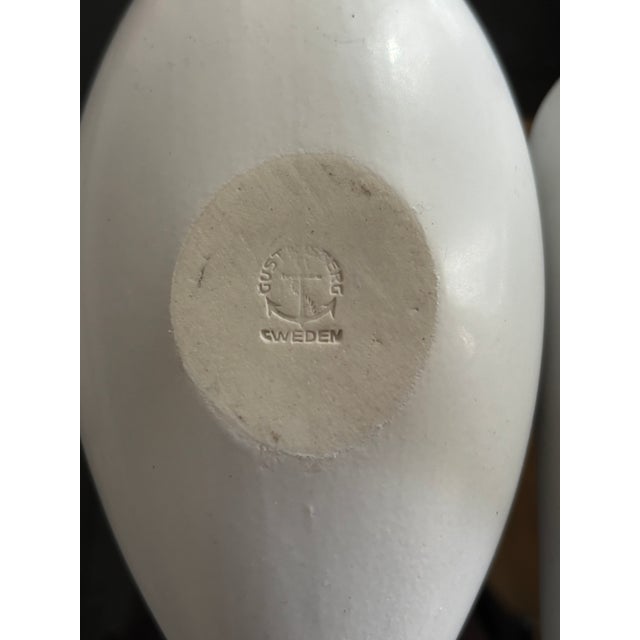White Vases and Bowl in White Stoneware by Stig Lindberg for Gustavsberg, 1950, Set of 3 For Sale - Image 8 of 9
