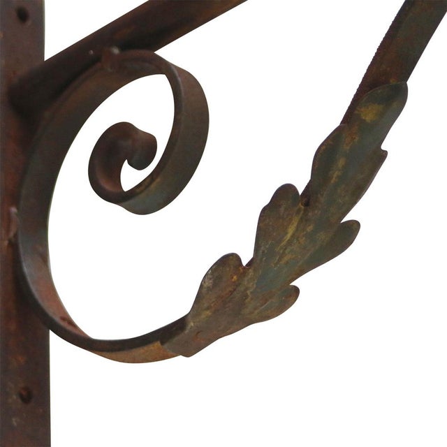 French cast iron wall light Rust brown cast iron, brass top and opaline glass Size wall plate 190 × 30 mm 1x E27 / E26 Up...