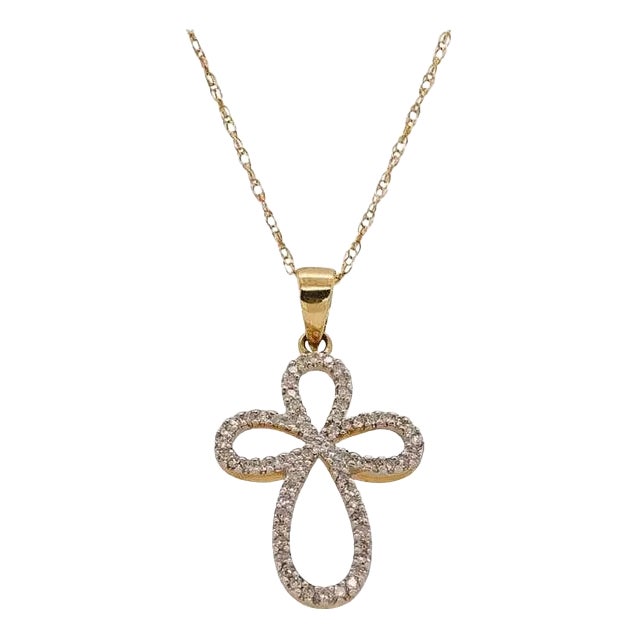 14 Karat Yellow Gold Necklace With Diamond Encrusted Pendant 0.25 TDW For Sale