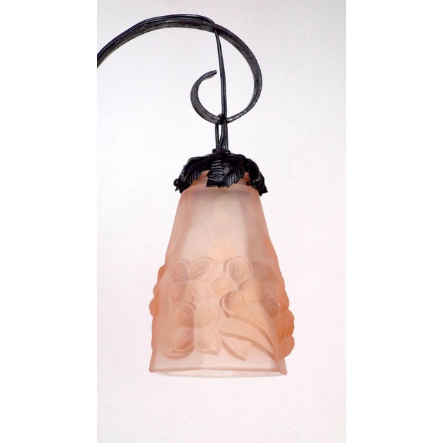 French Art Deco Wrought Iron Degue-Ros Pate de Verre Chandelier, 1930s, in Very Good conditions. Designed 1920 to 1949...