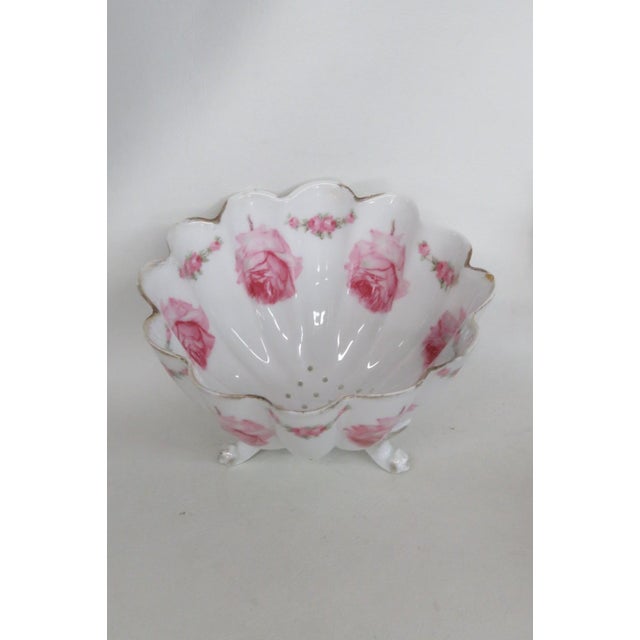 Traditional Early 20th Century Kuno Steinmann Bridal Rose a La France 4pc Dish Set Footed Strainer Plates For Sale - Image 3 of 5