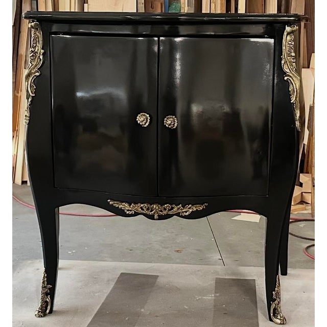 French Midcentury Black Lacquered French Louis XV Style Bombe Chest Att. To Bodart For Sale - Image 3 of 7