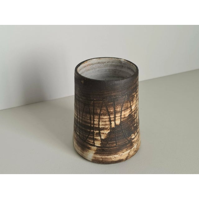 Tan Mid-Century French Ceramic Vase by Jacques Pouchain for Atelier Dieulefit, 1960s For Sale - Image 8 of 10