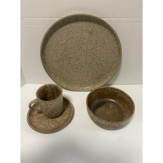 Mid Century Martz Studios Ceramic Matte Plate Bowl Dinnerware Set- 31 PCS For Sale - Image 13 of 13