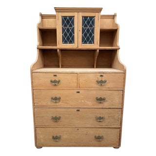 Late 1800s Pine Dresser in English Countryside Style For Sale