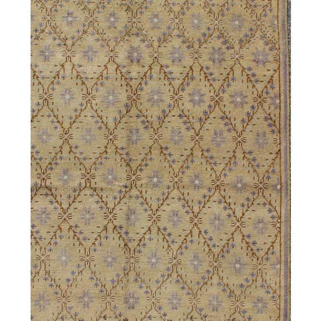 Vintage Turkish Oushak rug with Lattice blossom design in camel and gray colors, Keivan Woven Arts / rug EN-141301,...
