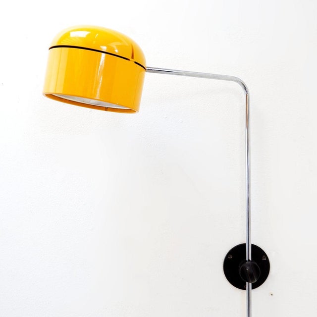 Space Age design - Modern office decor Measures : 20x50cm - H:90cm Materials : Plastic - Chrome - Metal This extraordinary...