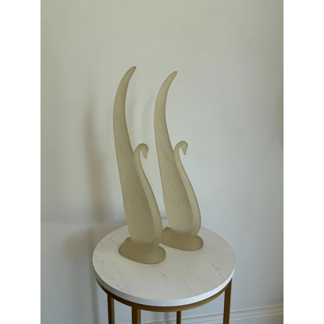Late 20th Century Pair of Austin Sculpture Frosted Art Glass Swans – Mid-Century Modern Sculptural Birds For Sale - Image 4 of 8