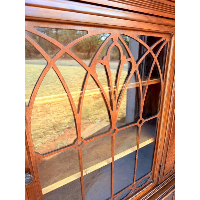 Antique 1920s Federal Hepplewhite Revival Walnut China Cabinet Display Hutch For Sale - Image 9 of 14