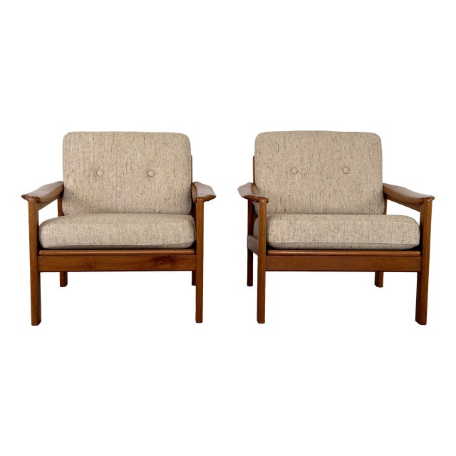 Mid-Century Modern Teak Lounge Chairs in Wool Bouclé, 1960s, Set of 2 For Sale