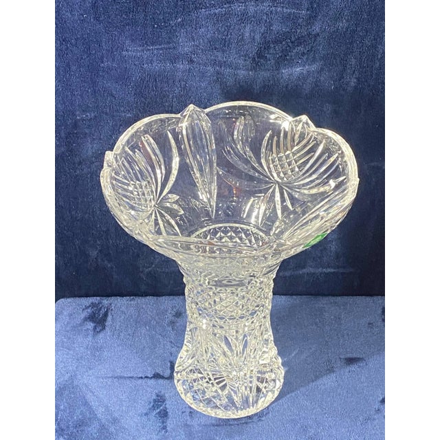 This very large but elegant Shannon crystal vase will definitely add the sparkle and taste you are looking for to adorn...