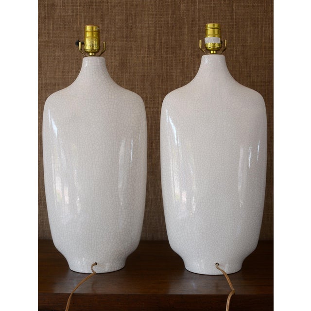 Vintage 1950s MCM White Crackle Glaze Ceramic Table Lamps - A Pair For Sale - Image 13 of 17