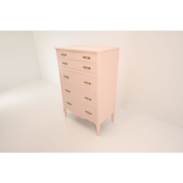 1950s West Michigan Furniture French Provincial Louix XV Style Pink Highboy Dresser | Newly Refinished For Sale - Image 5 of 16