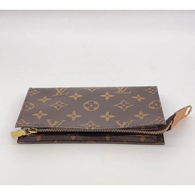 This vintage Louis Vuitton Monogram Pochette ( Pouch ) Secret (Model M41418) is crafted in classic brown coated canvas...