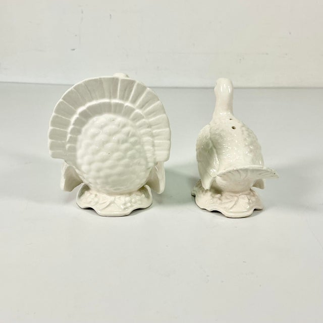 1980s Vintage Arts & Crafts Americana Ceramic Thanksgiving Turkey Salt & Pepper Shakers - A Pair For Sale - Image 12 of 15