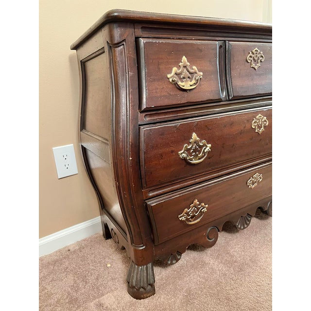 1960s Drexel Chippendale Mahogany Bombé Bachelor's Chest For Sale - Image 5 of 6