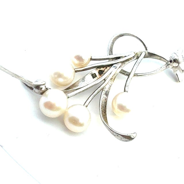 1990s Mikimoto Akoya Pearl Brooch 6.15 Mm Sterling Silver Estate M456 For Sale - Image 4 of 9
