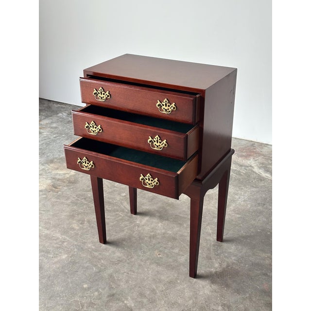 1960s Georgian Chippendale Mahogany Three-Drawer Chest on Stand, 1960s For Sale - Image 5 of 16