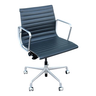 Mid-Century Modern Herman Miller Eames Aluminum Group Leather Management Chair For Sale
