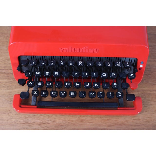 Valentine Red Typewriter by Ettore Sottsass for Olivetti, 1960s For Sale - Image 16 of 18