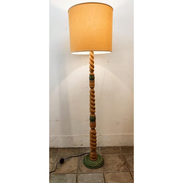 Floor Lamp with Twisted Wood Base, in Very Good conditions. Designed 1970 to 1979 European Plug (up to 250V).The wiring of...