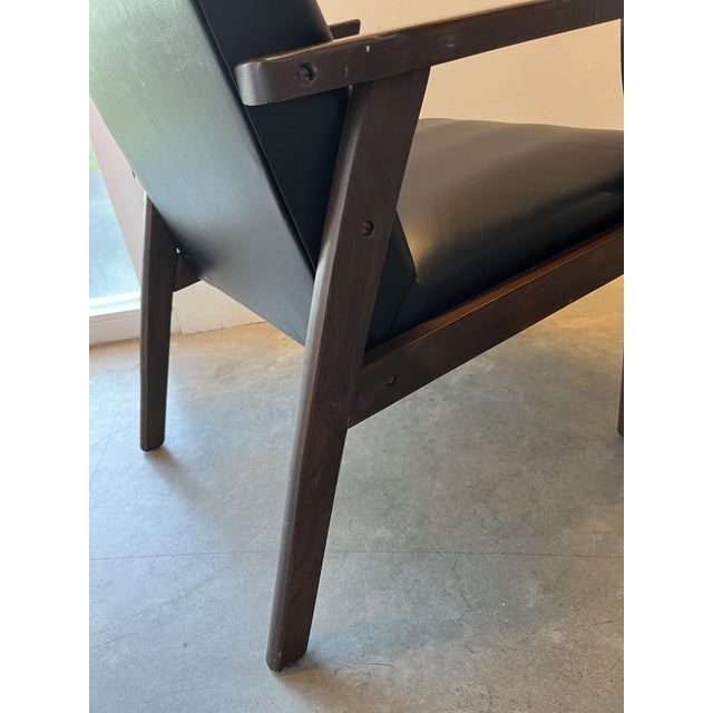 Mid-20th Century Black, Button-Tufted, Faux Leather Accent Chair With Wooden Legs & Arms - Vintage Charm! For Sale In Miami - Image 6 of 15