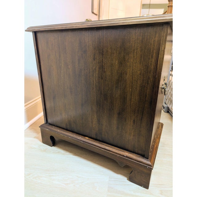 Pennsylvania House Vintage Pennsylvania House Cherry Night Stand Pair Chippendale Style For Sale - Image 4 of 18