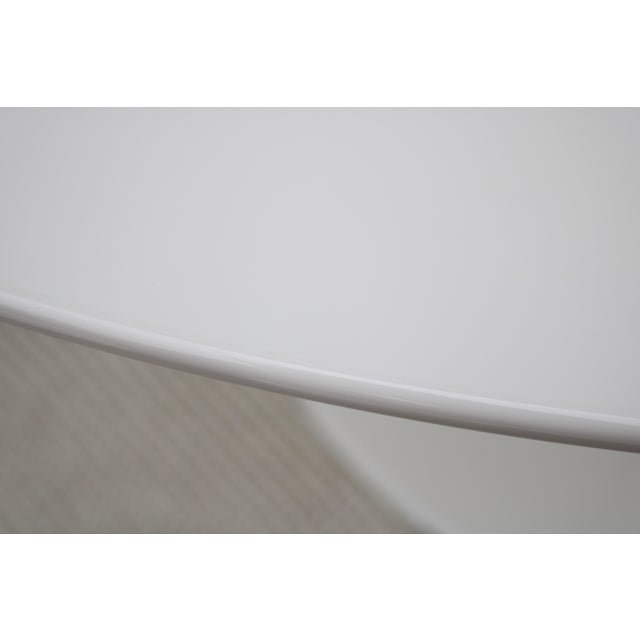 Mid-Century Modern Eero Saarinen Style 42" Oval White Tulip Coffee Table For Sale - Image 16 of 18