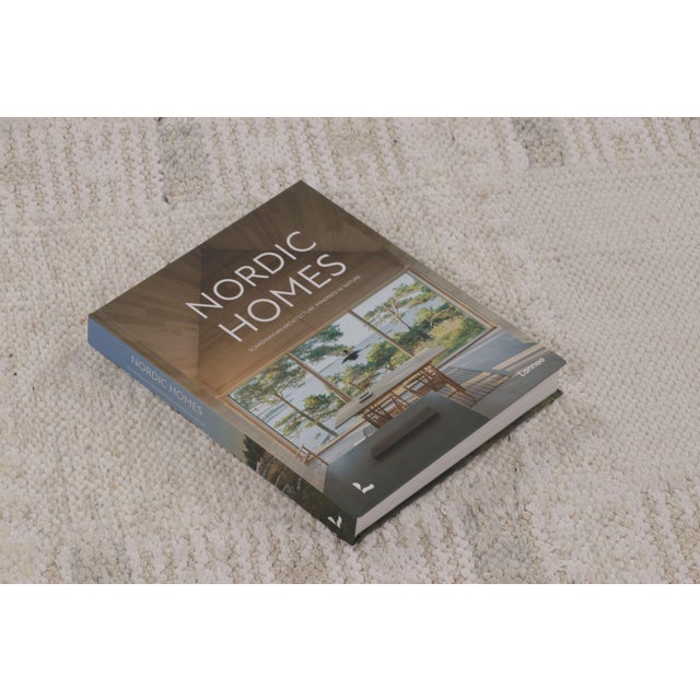 Rug & Kilim’s Oversized Scandinavian-Inspired Rug, White Minimalist Geometry For Sale - Image 10 of 10