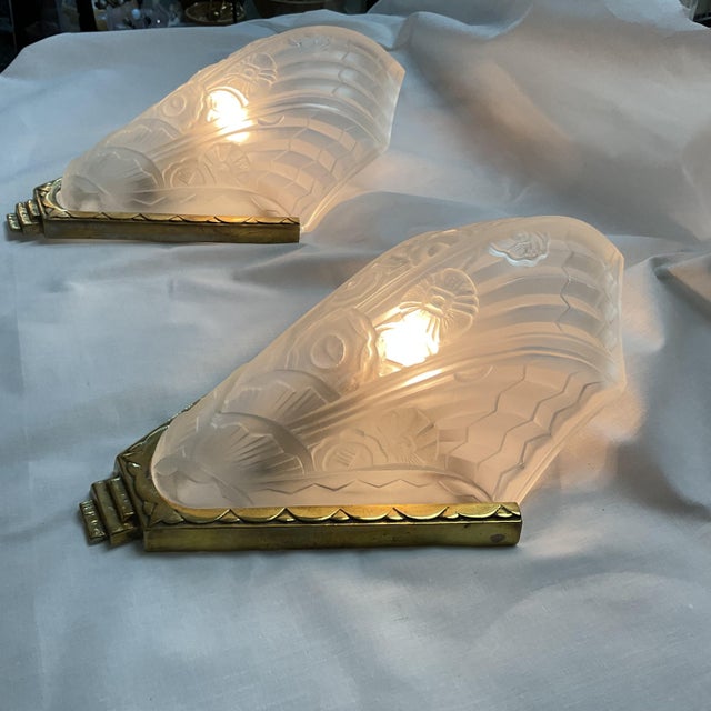 1920's Frenh Art Deco Bronze and Glass Wall Sconce Pair For Sale In West Palm - Image 6 of 11