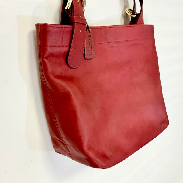1990s 1996 Vintage Boho Chic Coach Soho Lafayette Red Leather Tote, F6h-4140. For Sale - Image 5 of 13