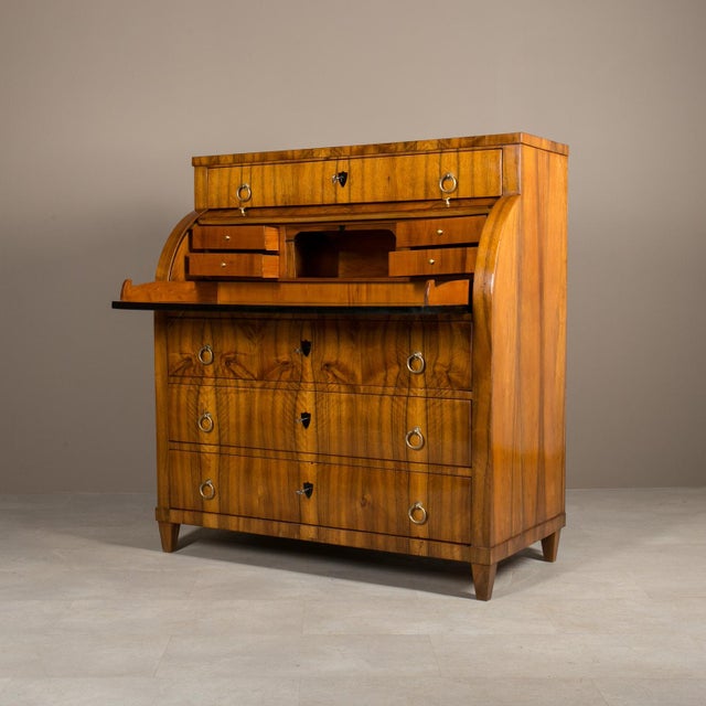 German Biedermeier Secretary Desk in Walnut For Sale - Image 12 of 18