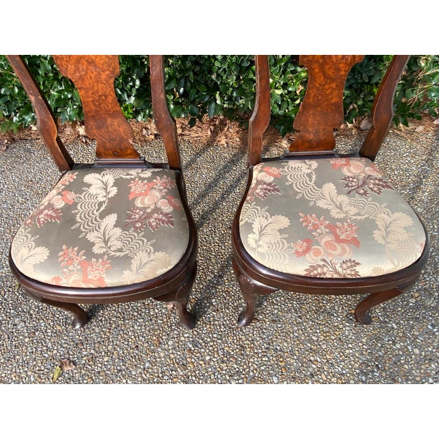 Antique 19th Century Burled Wood Queen Anne Balloon-Seated Side Chairs With Shell Motif, a Pair For Sale - Image 4 of 10