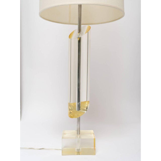 Mid-Century Golden Lucite Architectural Column Lamp For Sale - Image 4 of 7