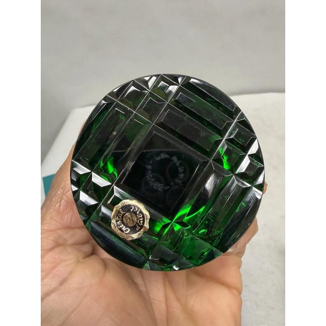 Late 20th Century Cristal d'Albret France JFK Jackie Kennedy Sulphide Paperweight Faceted Green For Sale In Philadelphia - Image 6 of 9