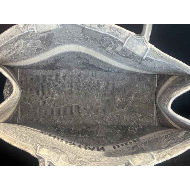 Dior Medium Book Tote in Ecru & Gray For Sale In Las Vegas - Image 6 of 8