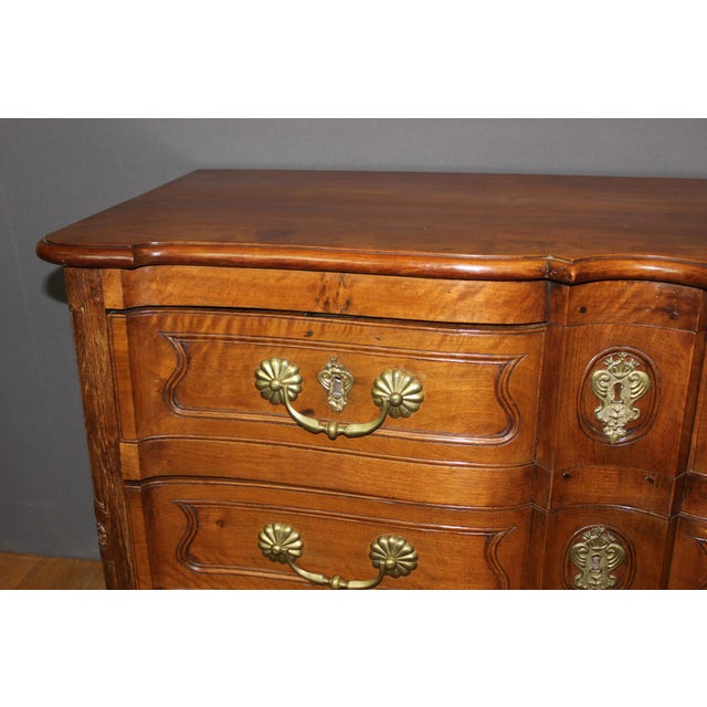 Louis XV Style Commode in Walnut and Cherry Wood, 1700s For Sale - Image 11 of 17