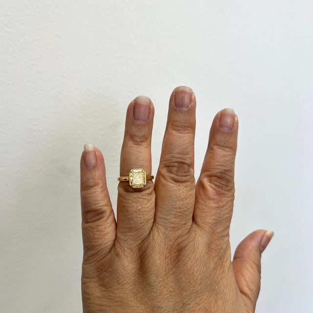 Gorgeous 3.05 ct. W to X VVS2 diamond radiant. Handmade in 18k yellow gold. Ring size 6.5. Comes with GIA certificate.