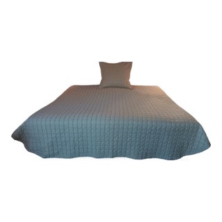 Dea Luxury Minerva Queen Coverlet. For Sale