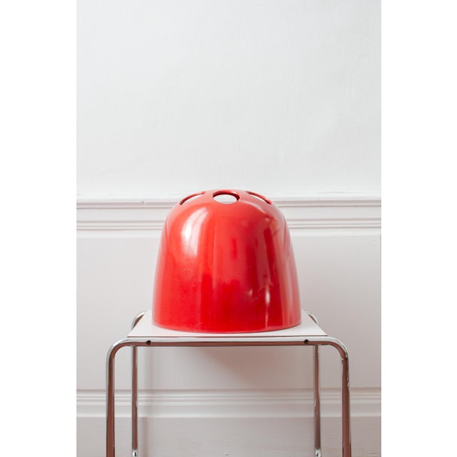 A cult classic of Italian design, this Dedalo umbrella stand was conceived in the 1970s by designer Emma Gismondi...