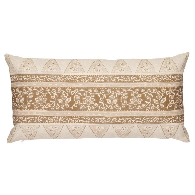 Contemporary Schumacher x Mark D. Sikes Foxglove Indoor/Outdoor 27" Lumbar Pillow in Neutral For Sale - Image 3 of 3